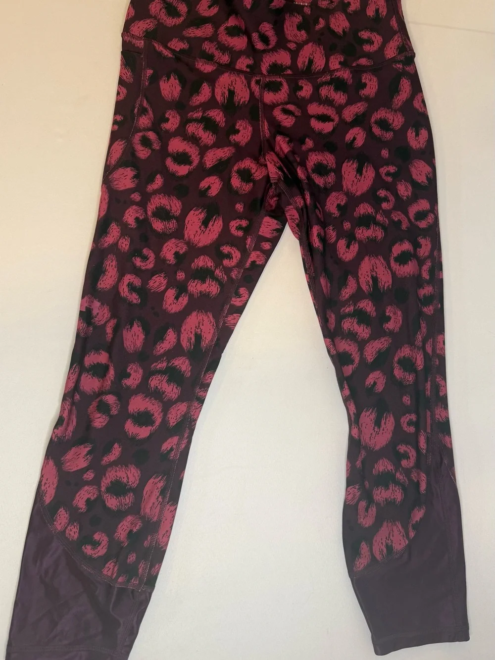 Under Armour HeatGear Leopard Print Compression Capri Leggings Large